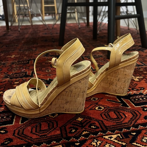 Elegant Stuart Weitzman Tan Wedge Sandals - Picture 1 of 4